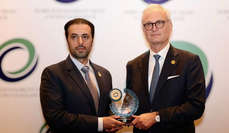 Minister of Municipality Receives Nobel Sustainability Medal
